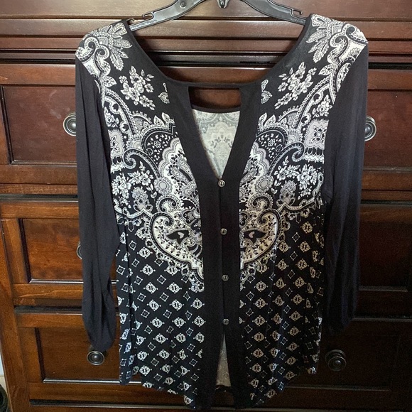 Maurice’s top - Picture 2 of 5